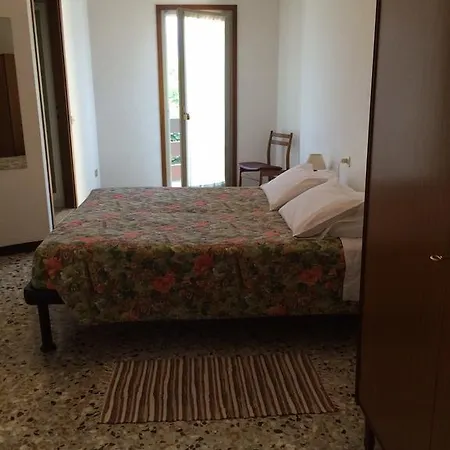 Aurora Hotel *